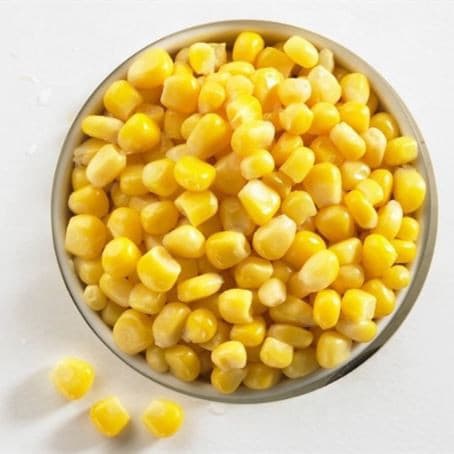 Консервированное кукурузное кукурузное ядро с легкой открытой крышкой