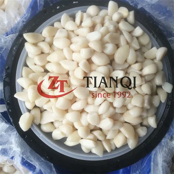 Свежий сырой чеснок в рассоле из Китая