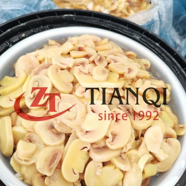 Целые соленые шампиньоны в барабане