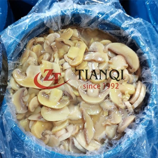 Шампиньоны соленые в больших бочках 50кг