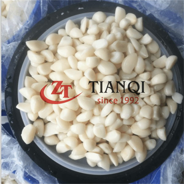 Соленый зубчик чеснока