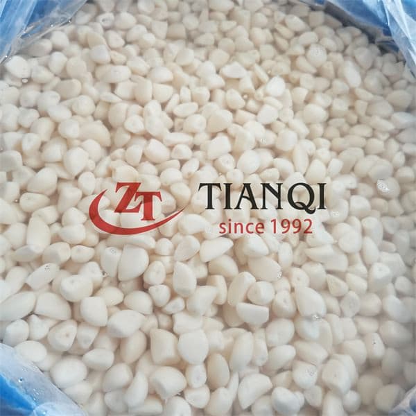 Свежий чеснок в рассоле в барабане